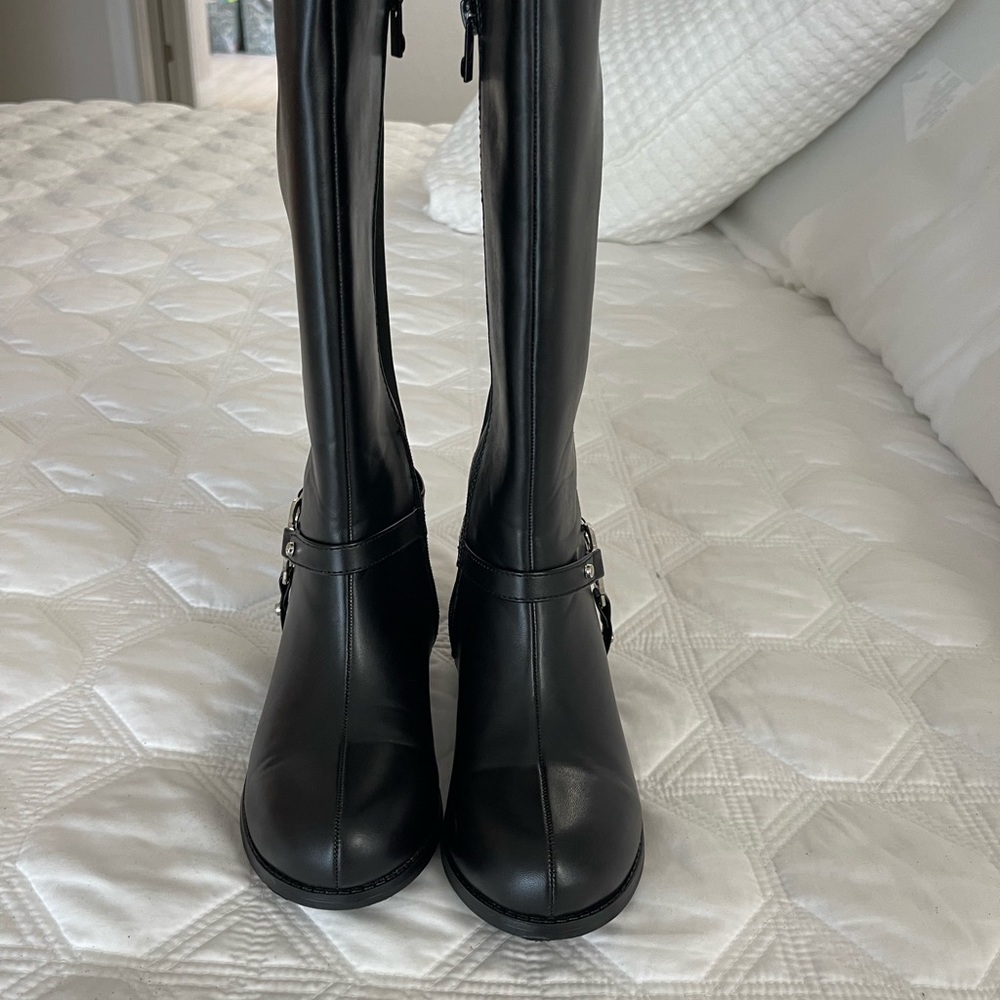 Michael Kors girls boots size 1. Black. Worn once.